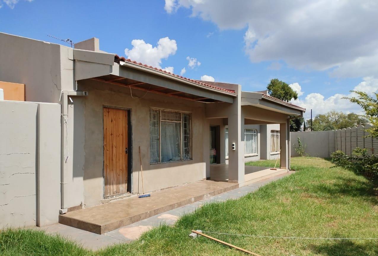 10 Bedroom House for sale in Carletonville Central P24114642133