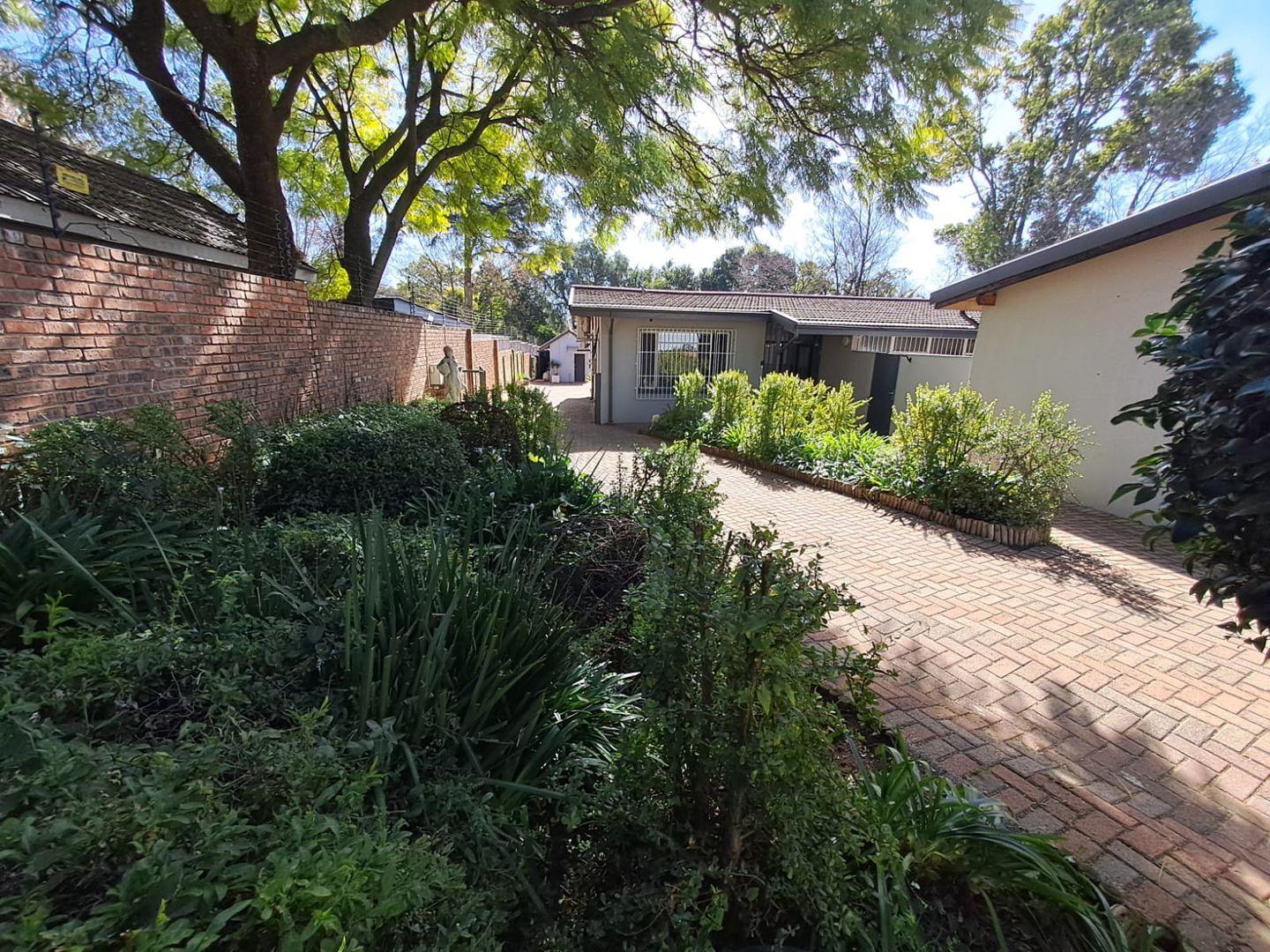 Commercial property for sale in Northcliff 273 Pendoring Road P24