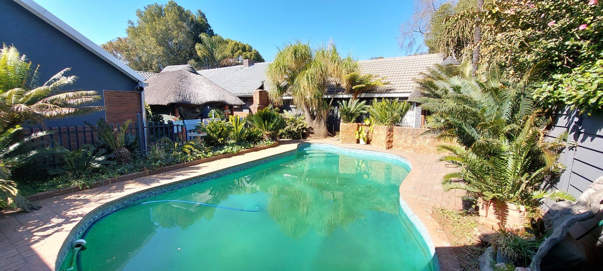 7 Bedroom House for sale in Queenswood P24114644066