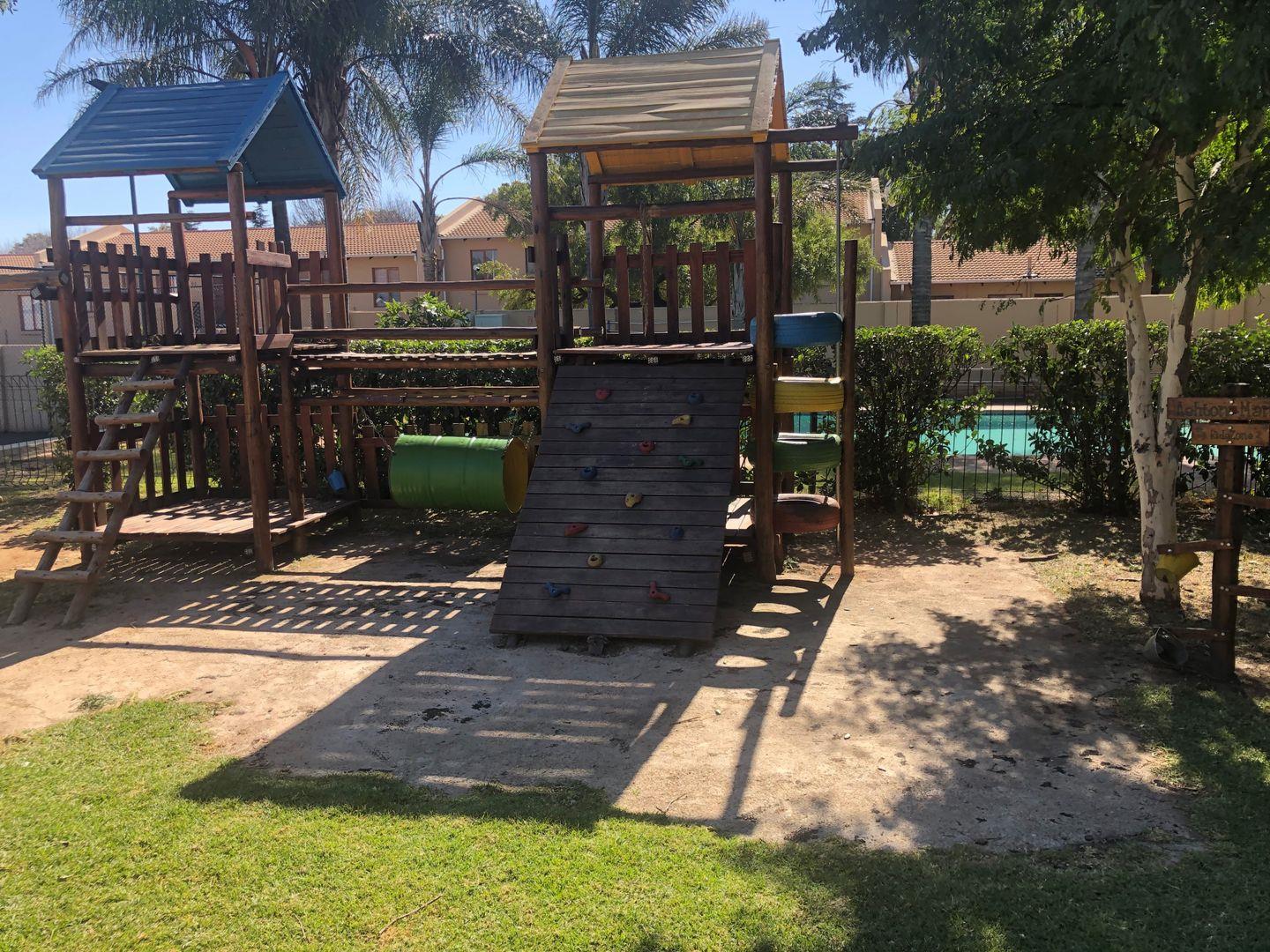 2 Bedroom Apartment / flat for sale in Fairland P24114644232