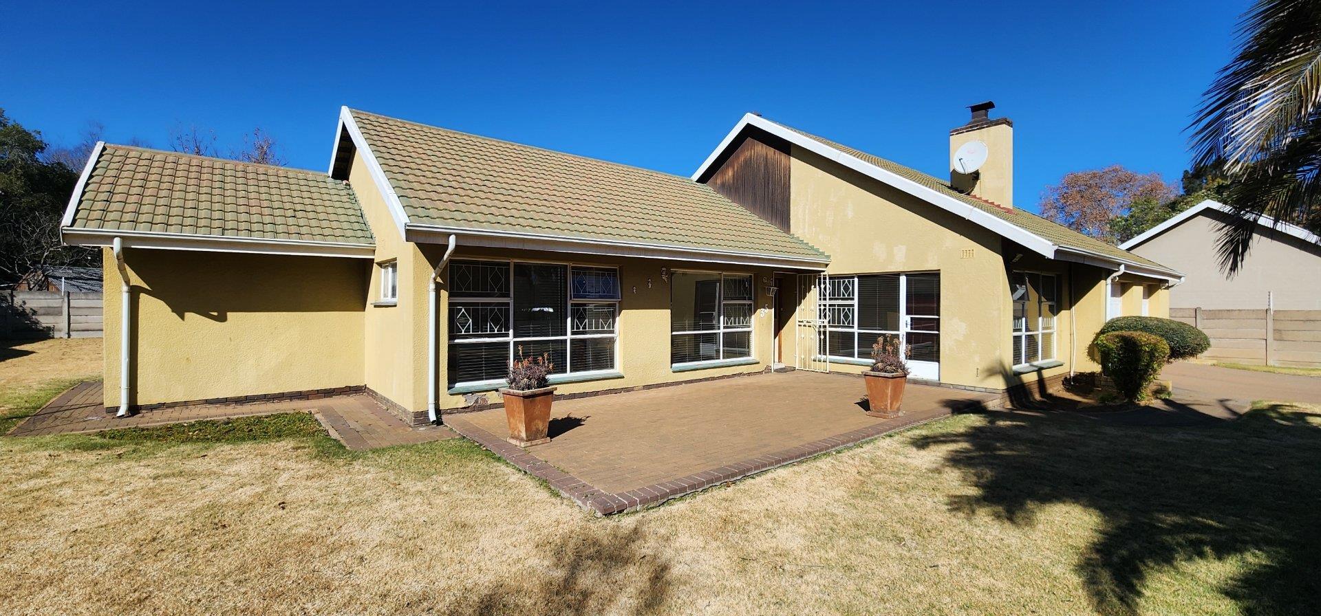 3 Bedroom House for sale in Brackenhurst P24114644773