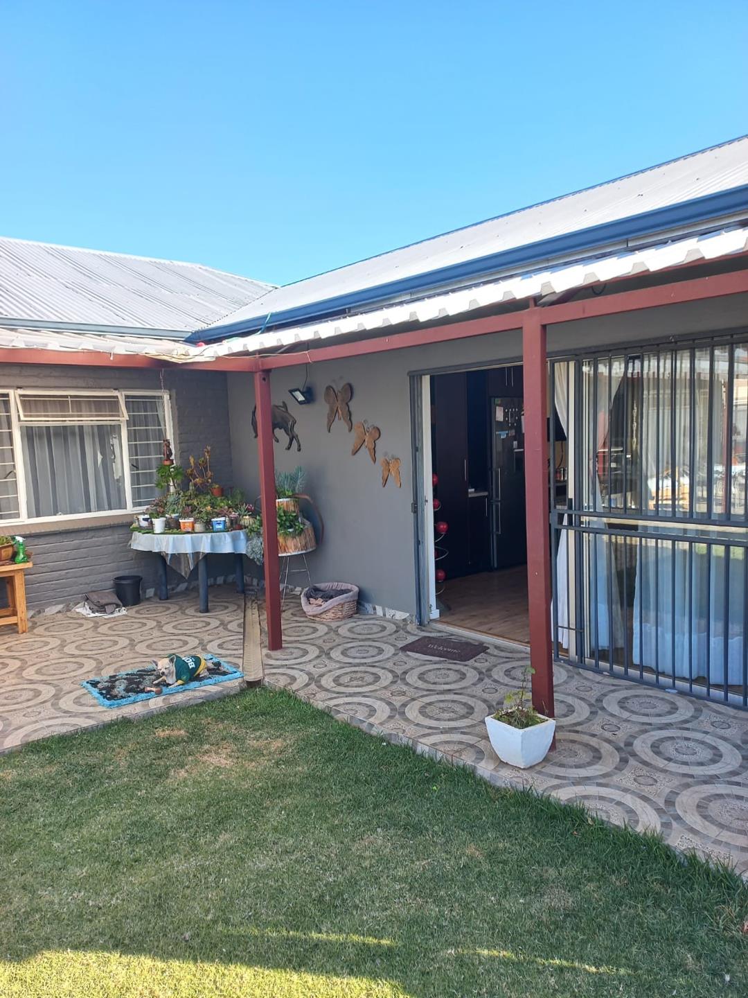 5 Bedroom House for sale in Krugersdorp North P24114644826