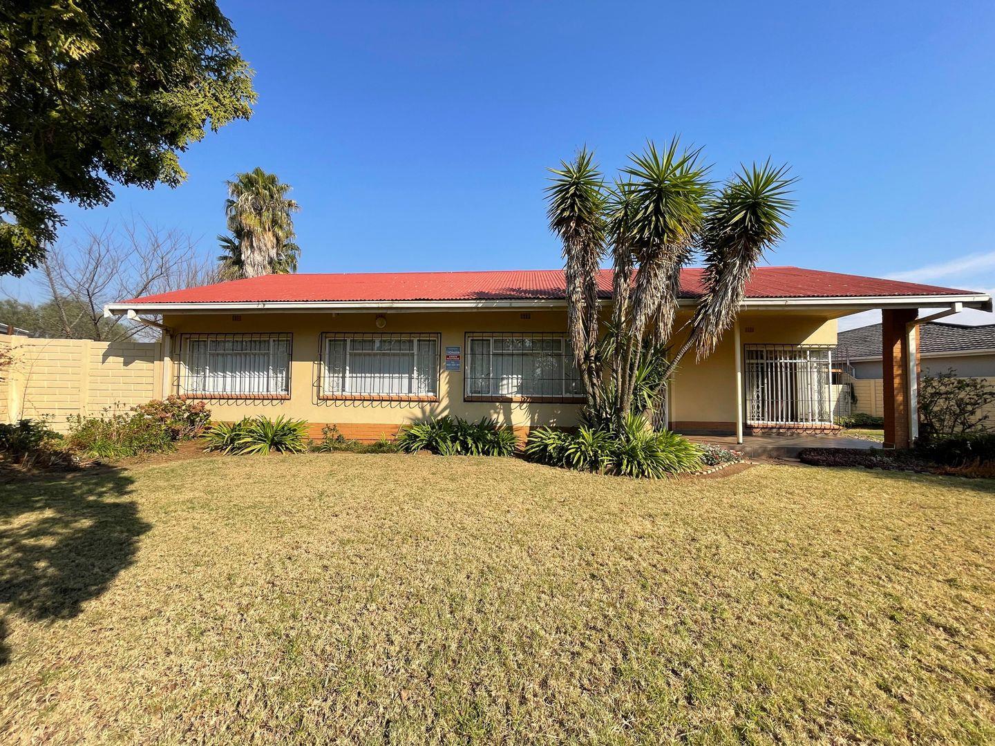 4 Bedroom House for sale in Newcastle Central P24114645395