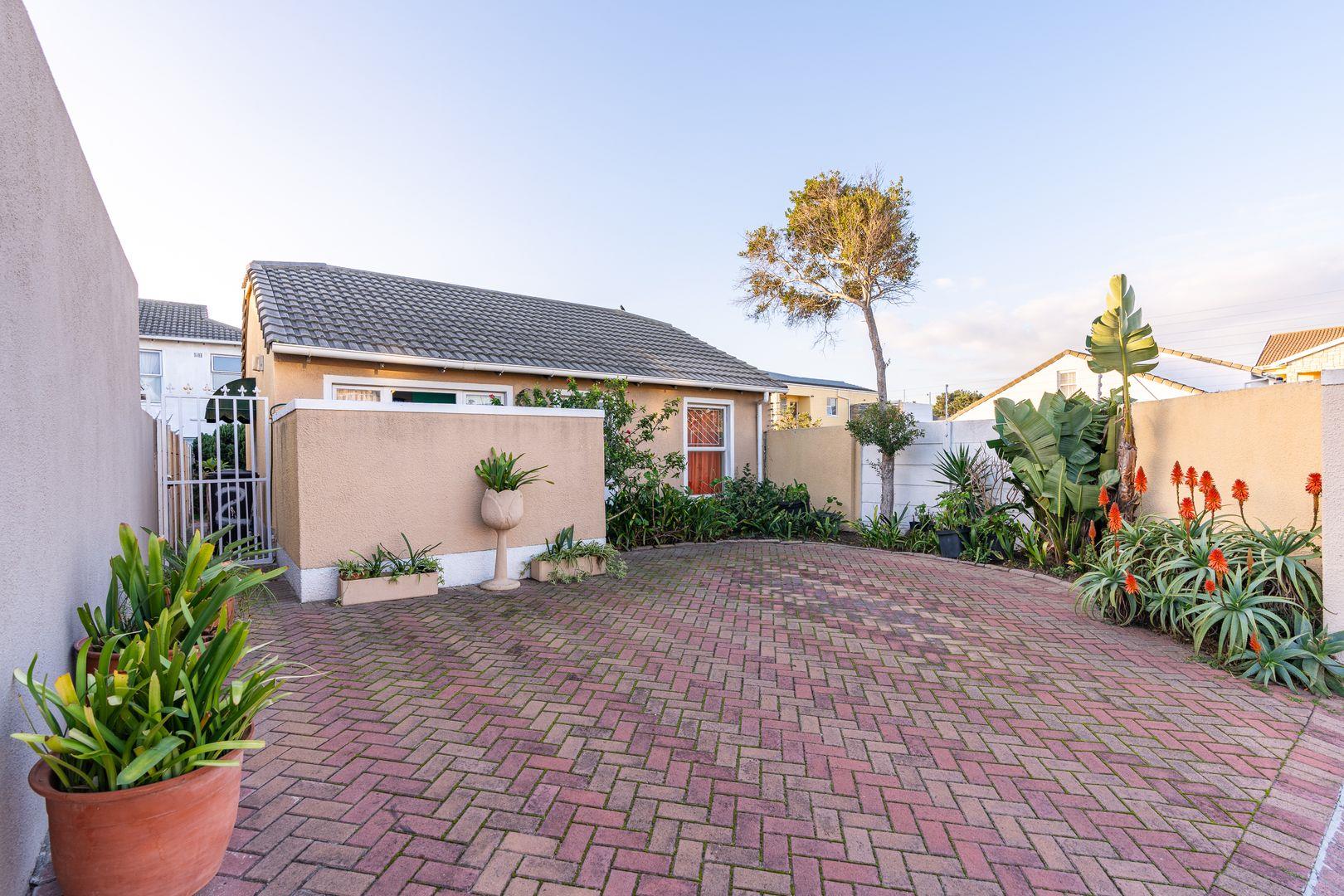 2 Bedroom Townhouse for sale in Thornton P24114645885