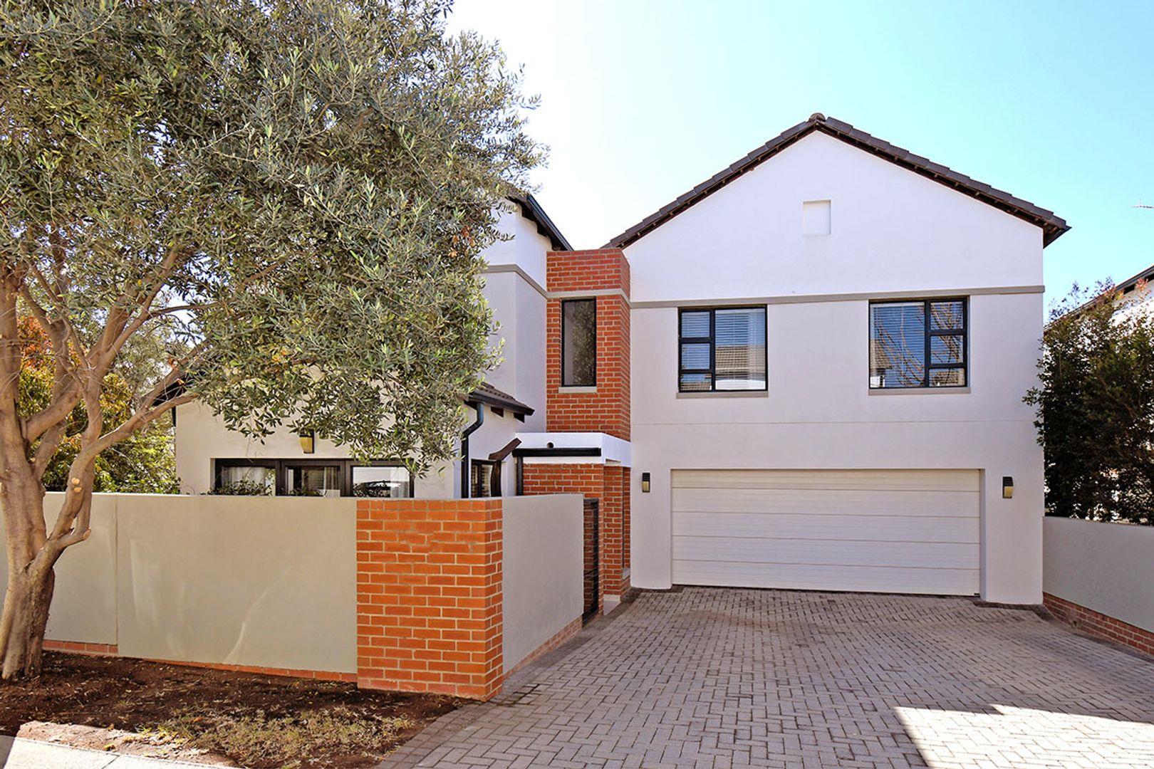 3 Bedroom House for sale in Broadacres P24114646532