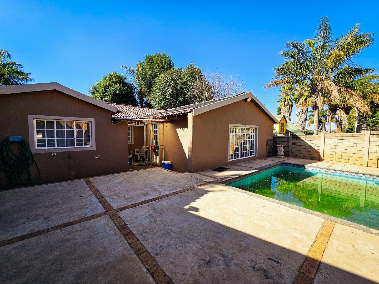 4 Bedroom House for sale in Noordheuwel 22 Fisk Road P24114647639