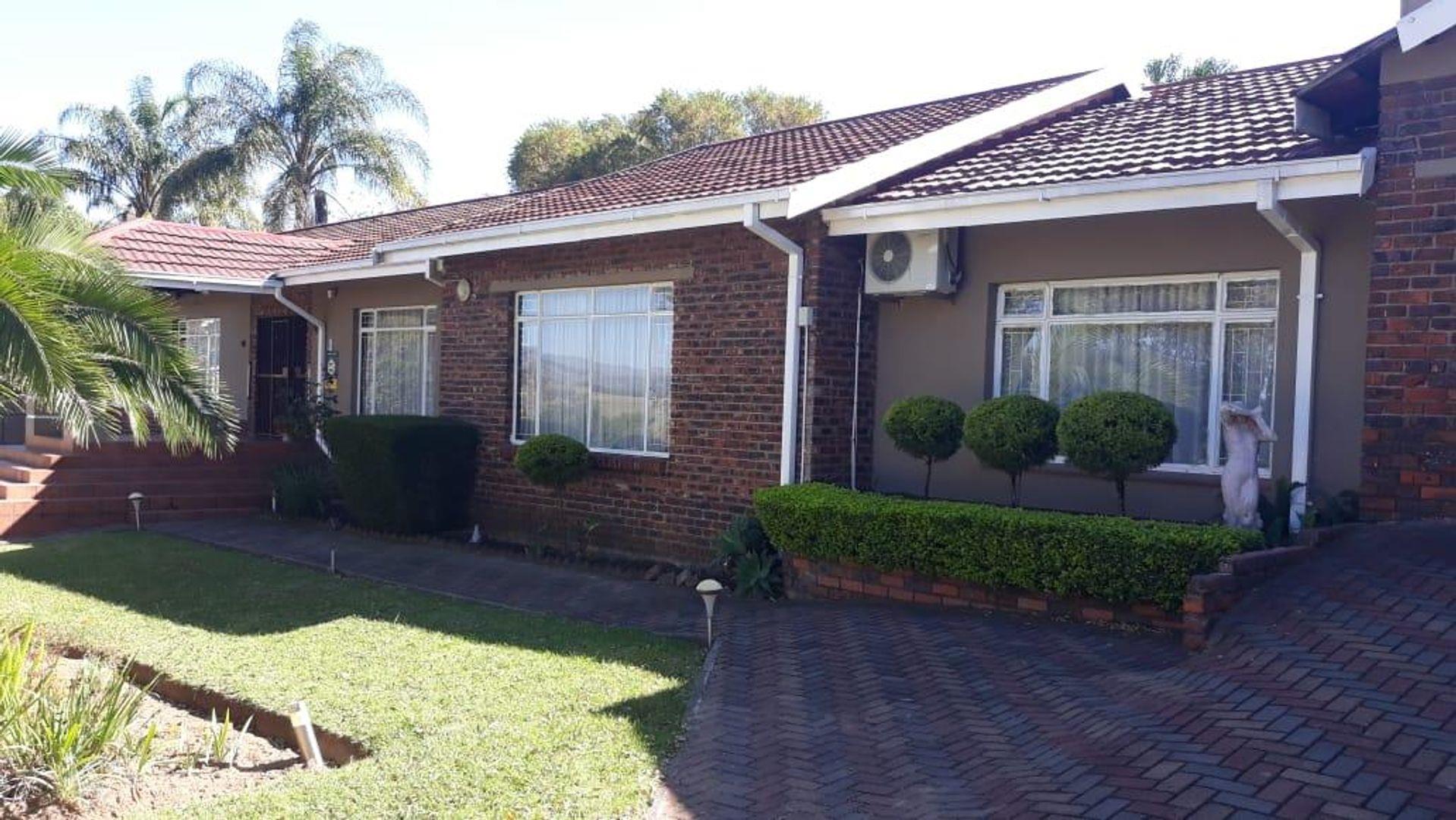 4 Bedroom House for sale in Aviary Hill P24114348390