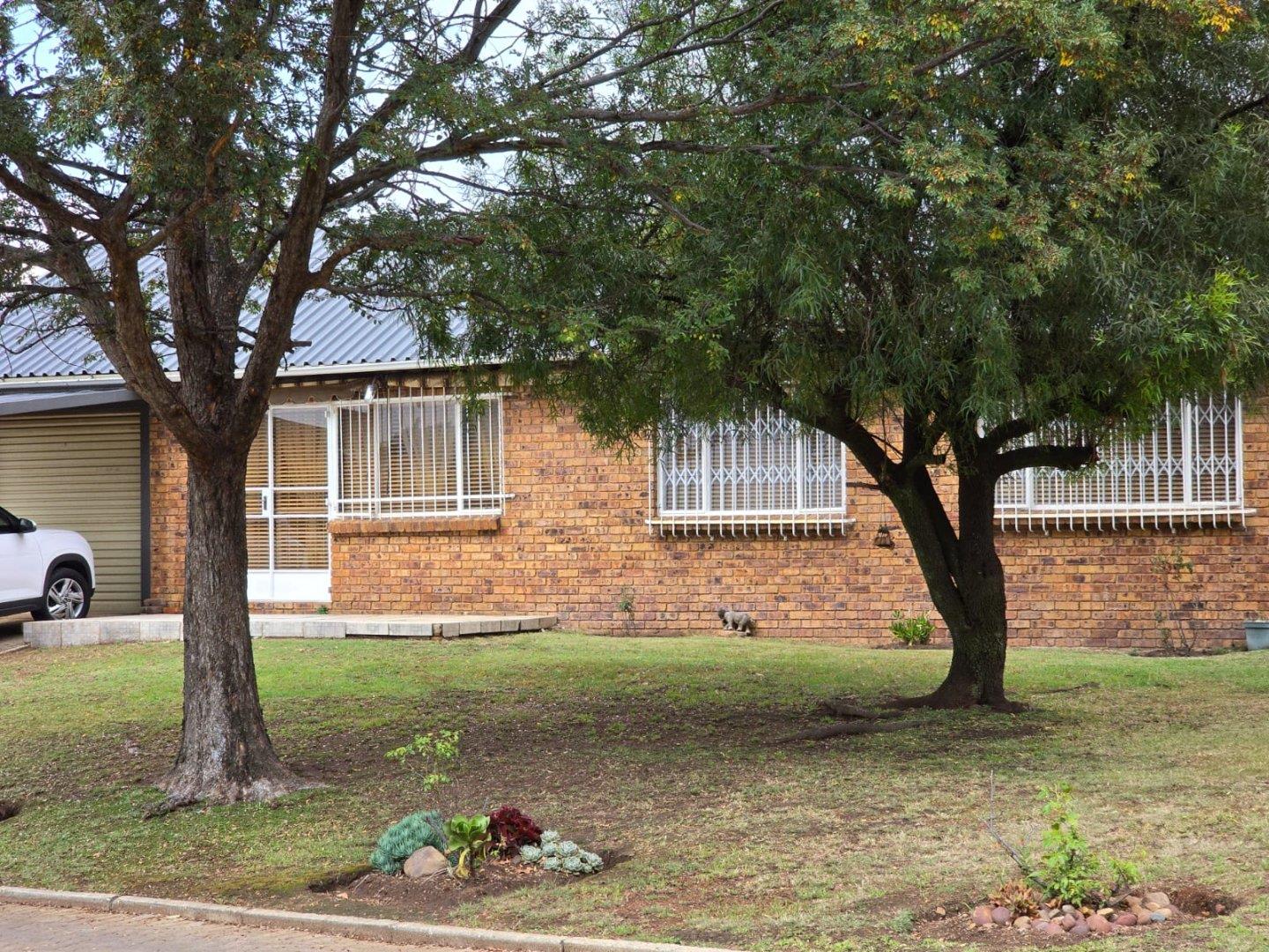 2 Bedroom Townhouse for sale in Crystal Park P24114649143