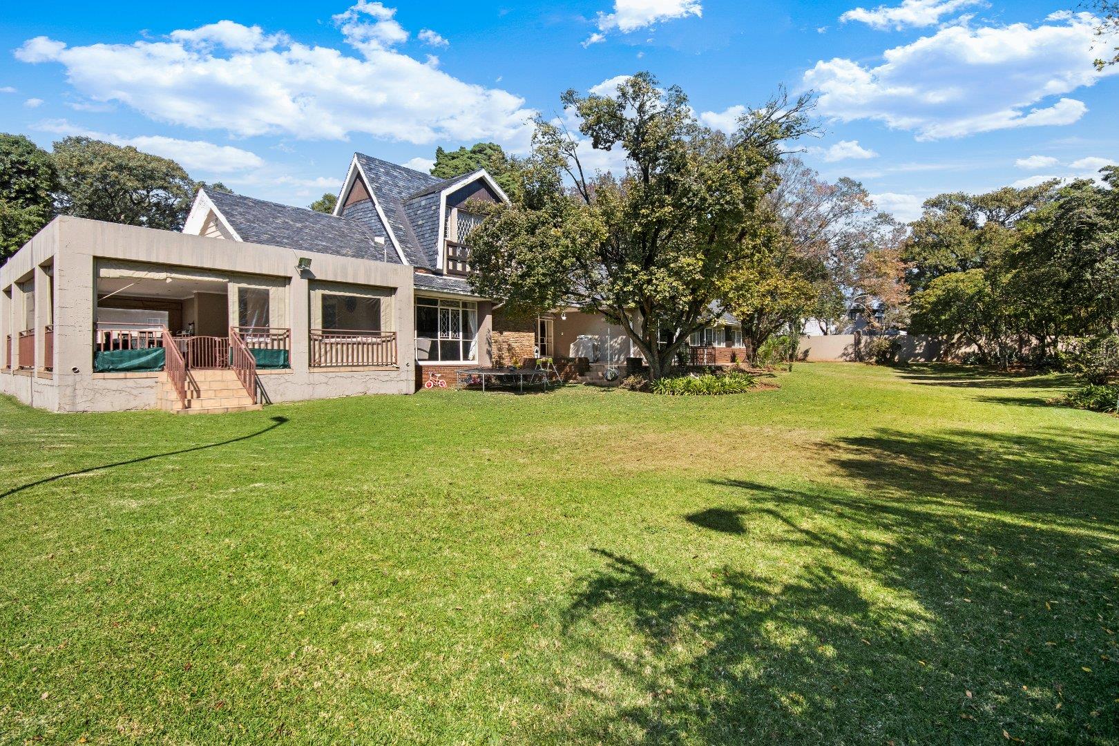 5 Bedroom House for sale in Oaklands P24114649322