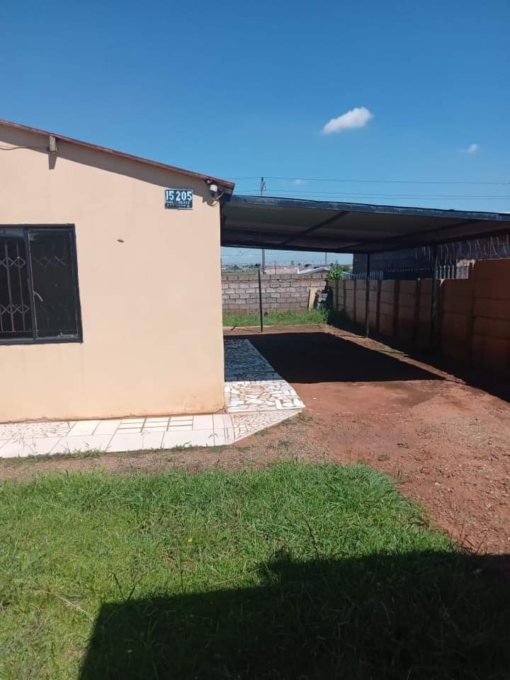 2 Bedroom House for sale in Katlehong South P24114649343