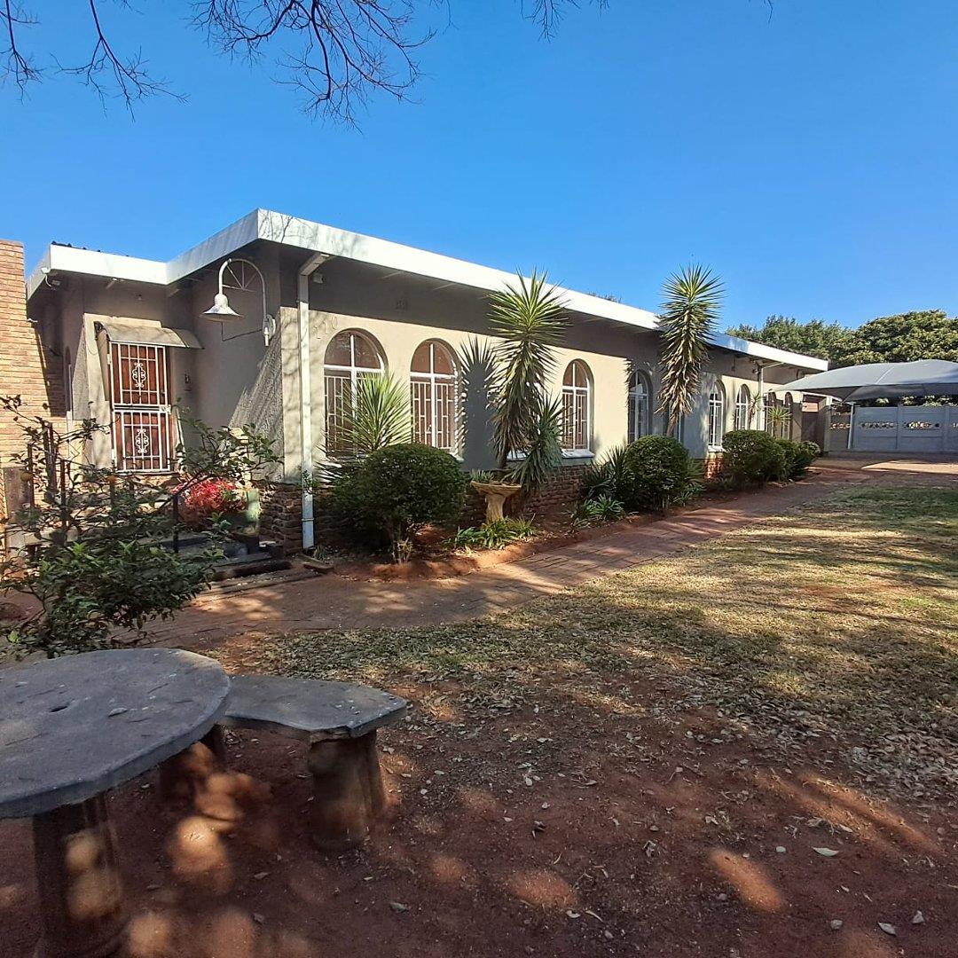 3 Bedroom House for sale in Rensburg P24114649689