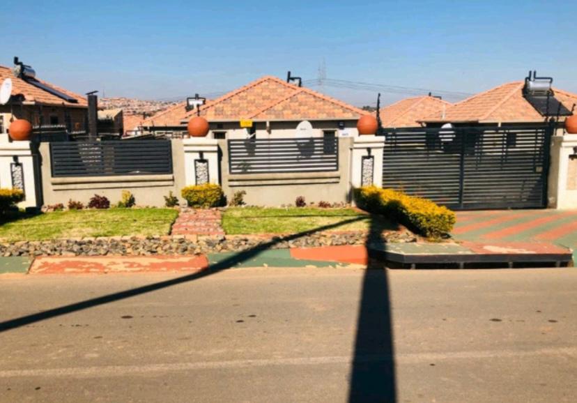 3 Bedroom House for sale in Glenway Estate P24114649963