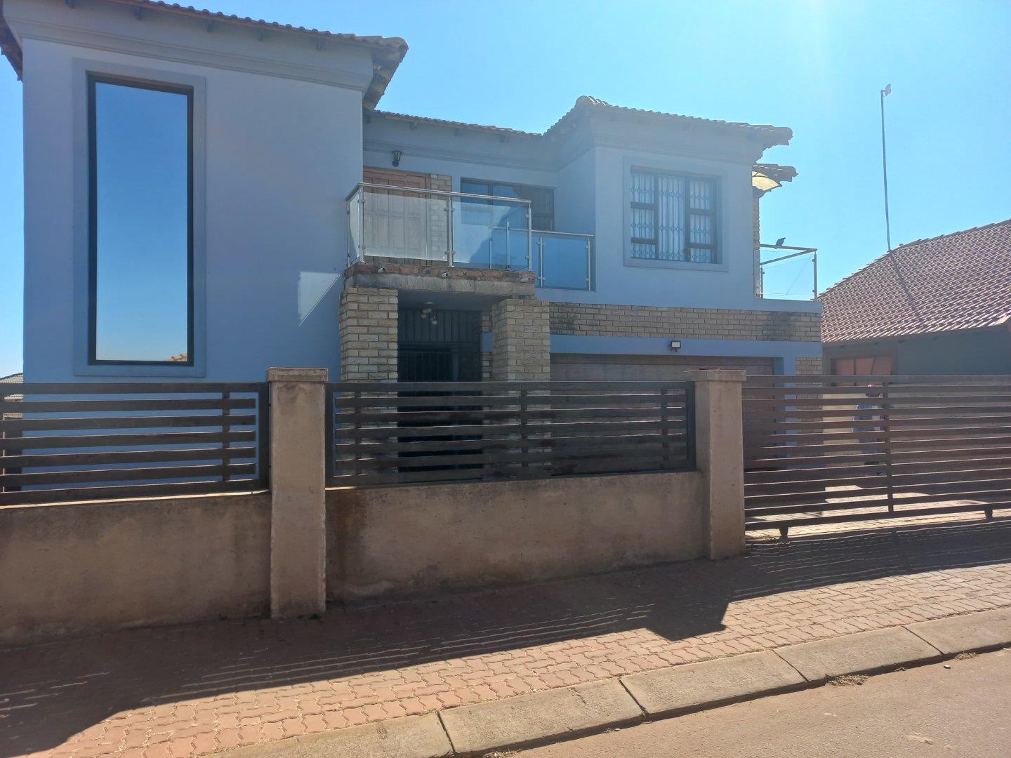 4 Bedroom House to rent in Dawn Park P24114650271