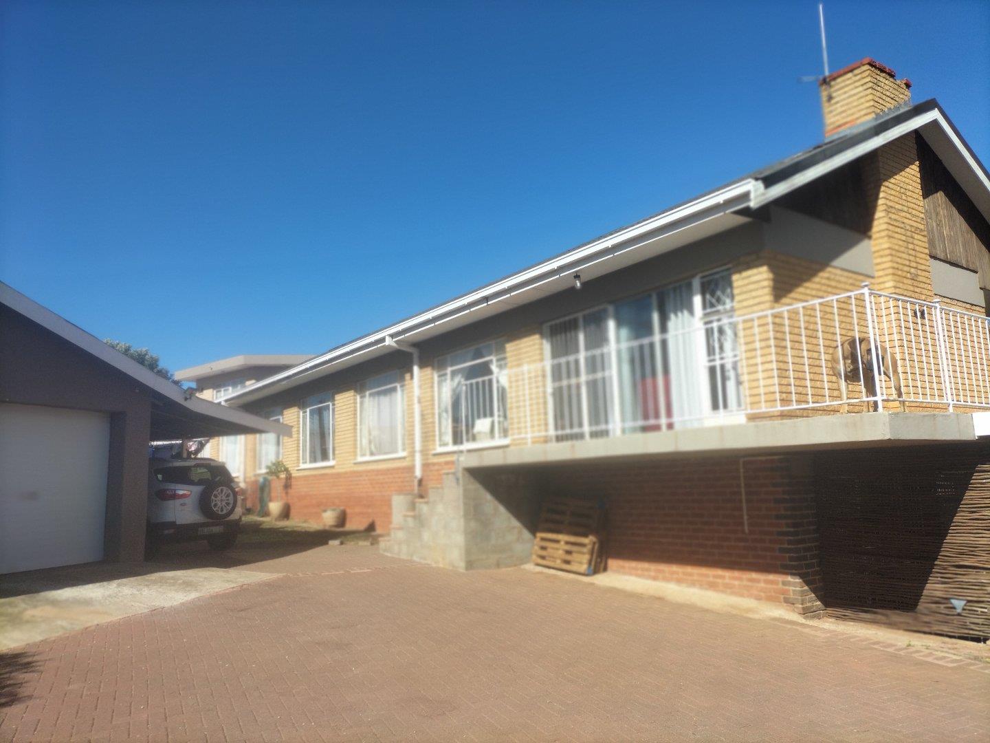 6 Bedroom House for sale in Generaal De Wet P24114650434