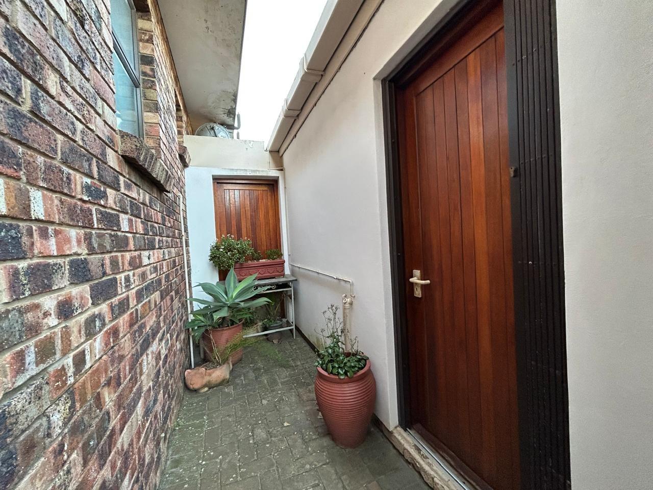 1 Bedroom Apartment / flat to rent in Humewood 2 Schafer Square P24