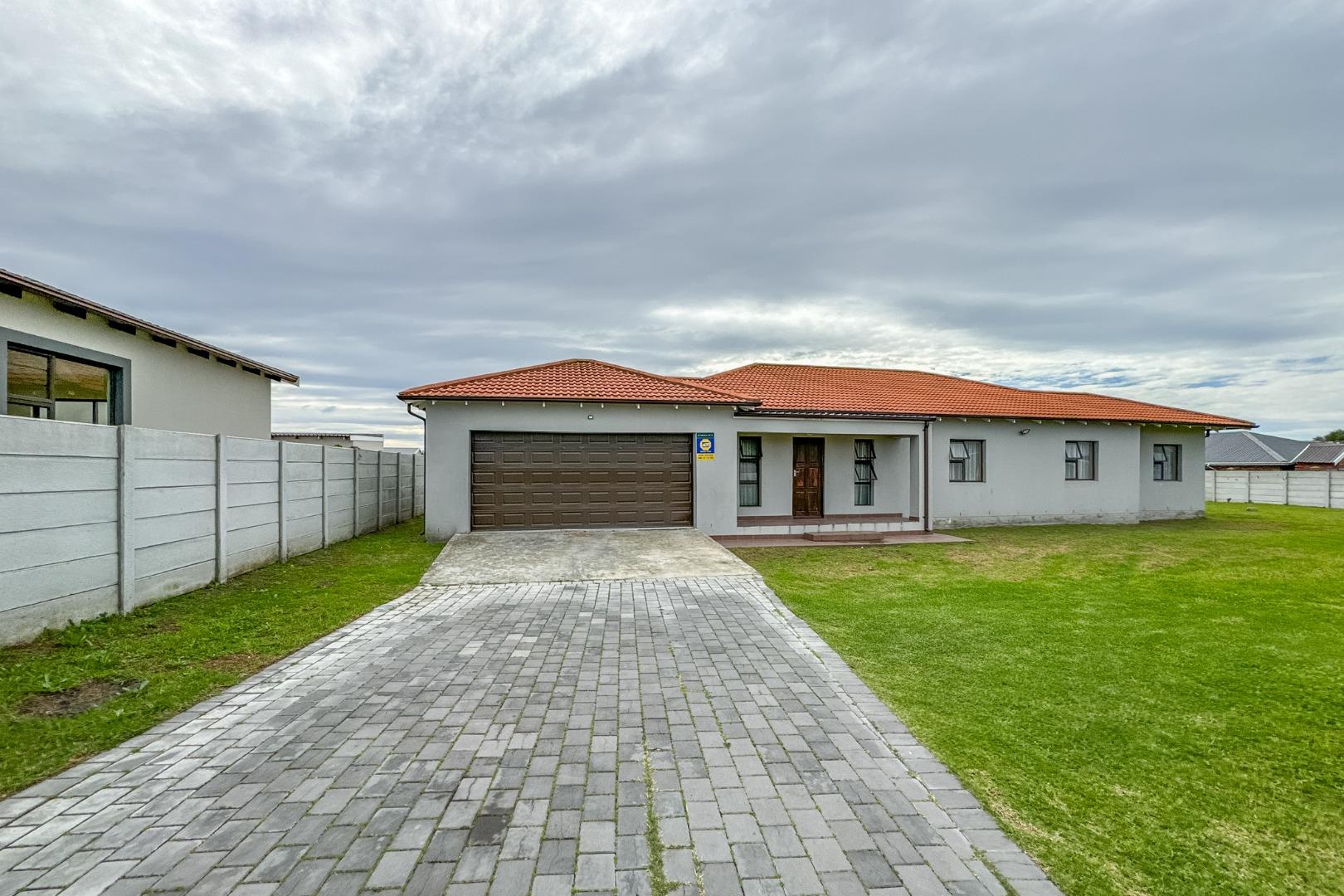 4 Bedroom House for sale in Fairview P24114651503