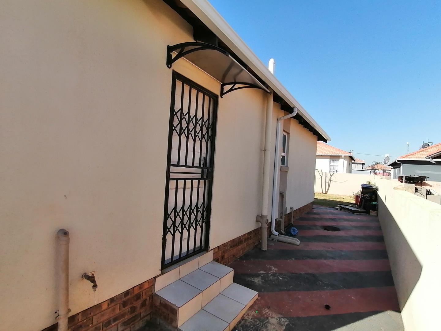 2 Bedroom House for sale in Glenway Estate P24114652927