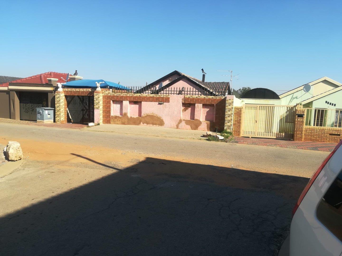 Meadowlands West Property Property and houses for sale in Meadowlands