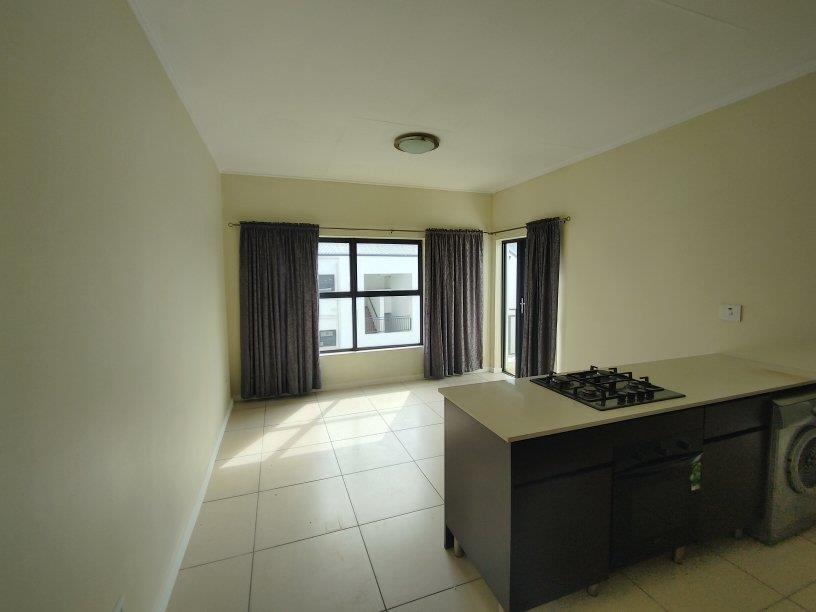 Apartment / flat to rent in Greenstone Hill 1 Emerald Boulevard P24