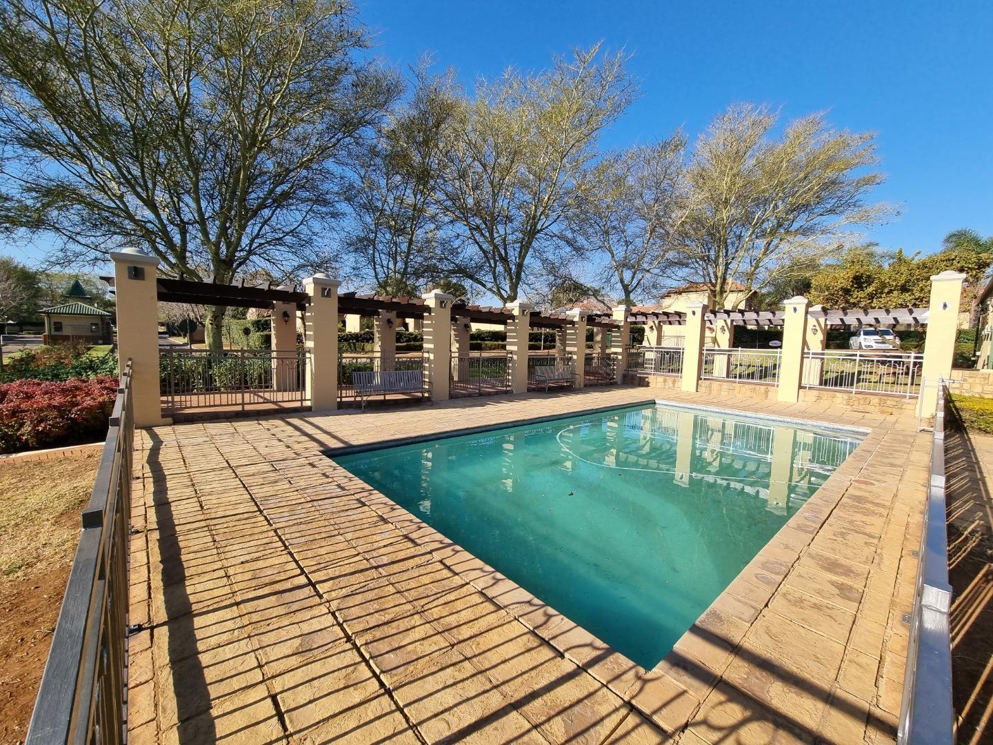 3 Bedroom Townhouse for sale in Boardwalk Meander P24114654486