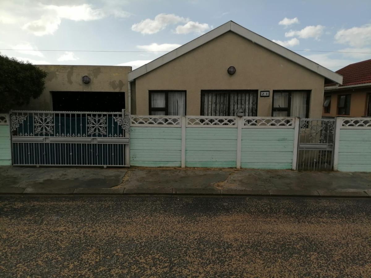 2 Bedroom House for sale in Ilitha Park .21 Golomi Street P24114654573