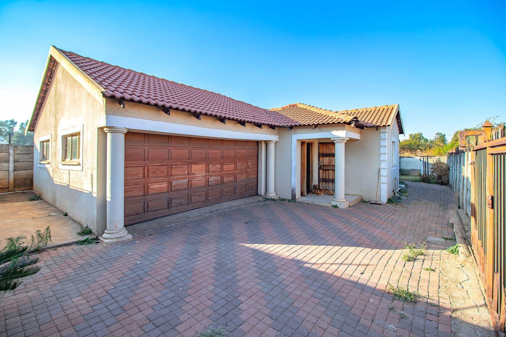 Lotus Gardens Property Property and houses for sale in Lotus Gardens