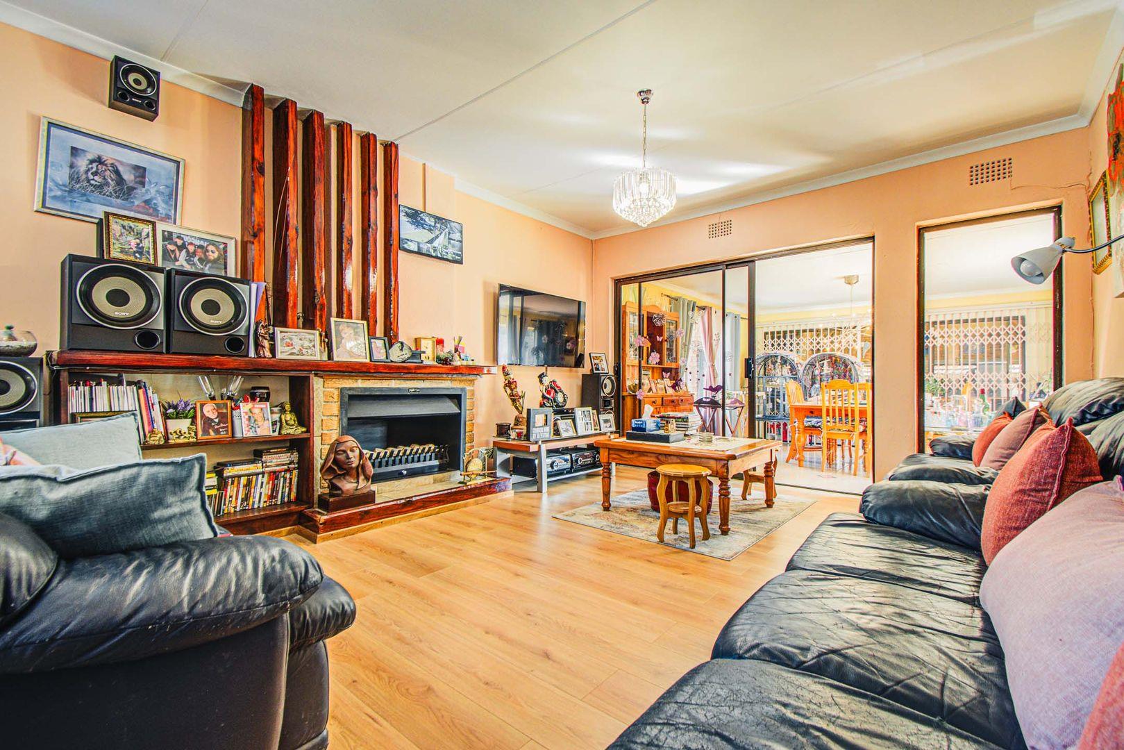 3 Bedroom House for sale in Croydon 18 Blende Avenue P24114655117