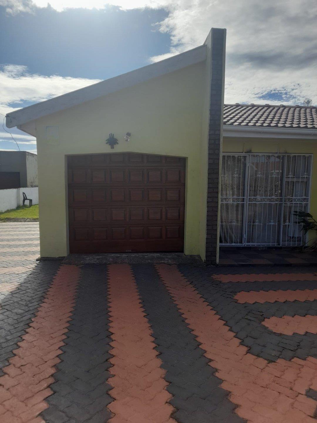 3 Bedroom House for sale in Mdantsane Nu 17 P24114655543