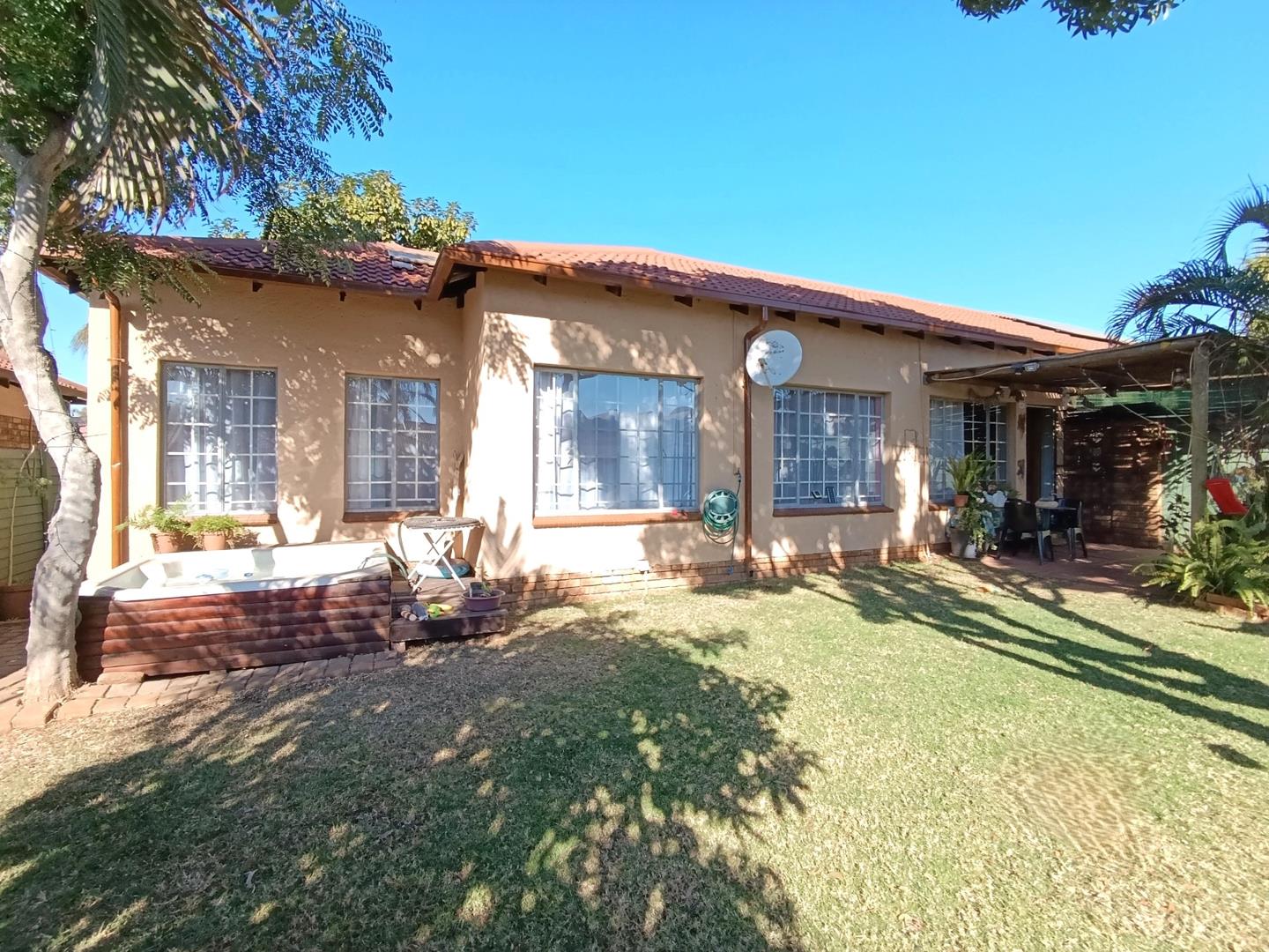 3 Bedroom Townhouse for sale in Montana Park P24114655883