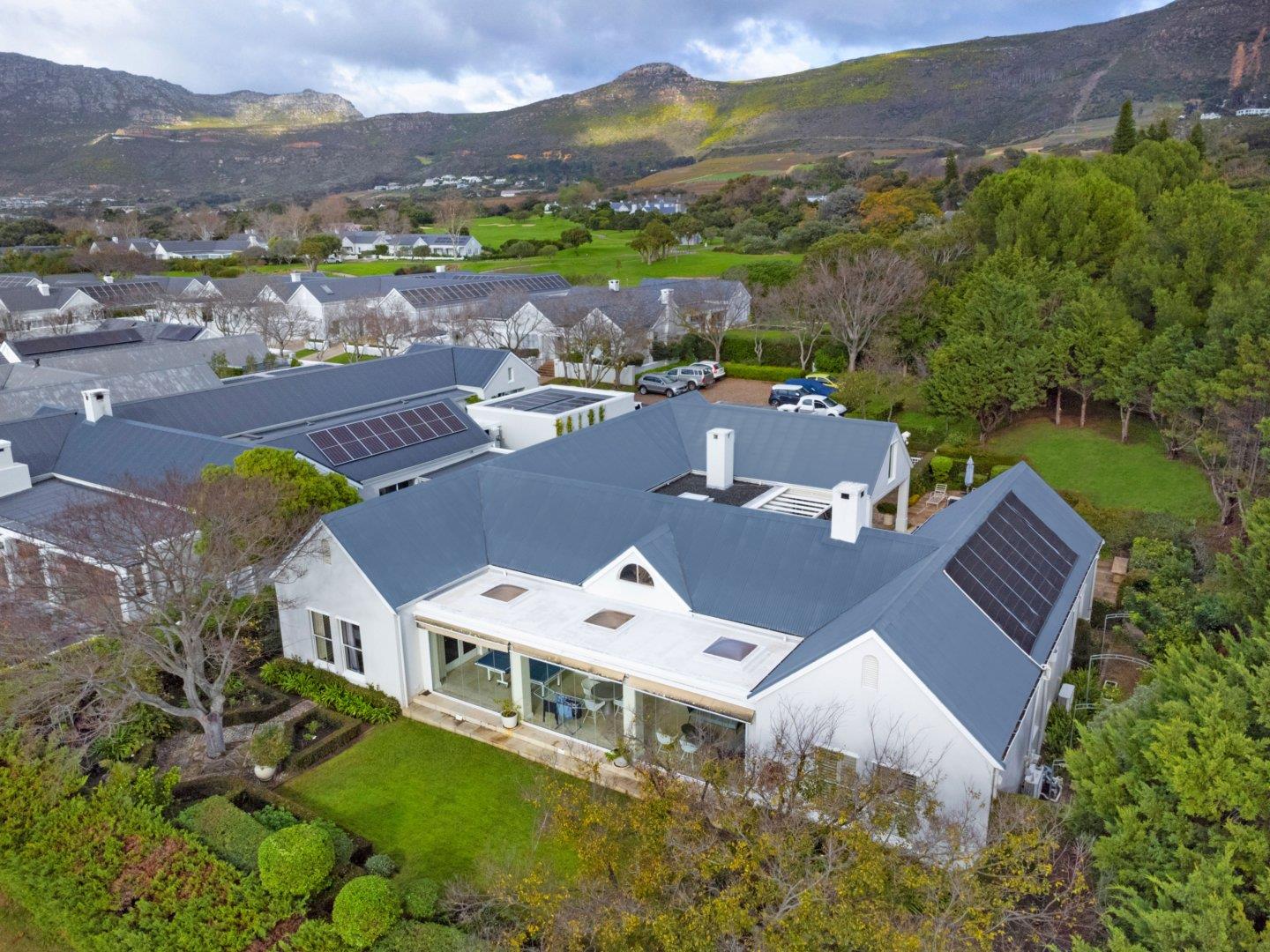 4 Bedroom House for sale in Steenberg Golf Estate 276 Off Steenberg Road P24114656678