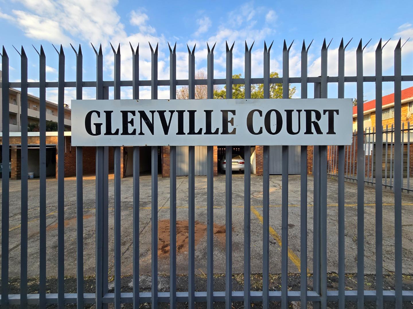 2 Bedroom Apartment / flat for sale in Savoy Estate 4 Glenville Court