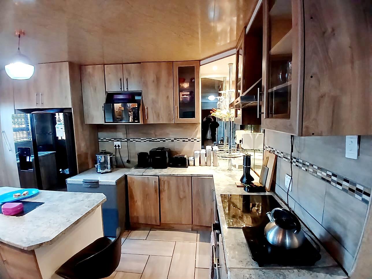 5 Bedroom House for sale in Mcnaughton P24114657960