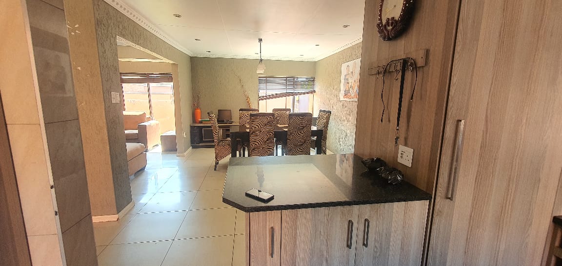 2 Bedroom House for sale in Jeppestown 25 Boom Street Jeppestown P24114658092