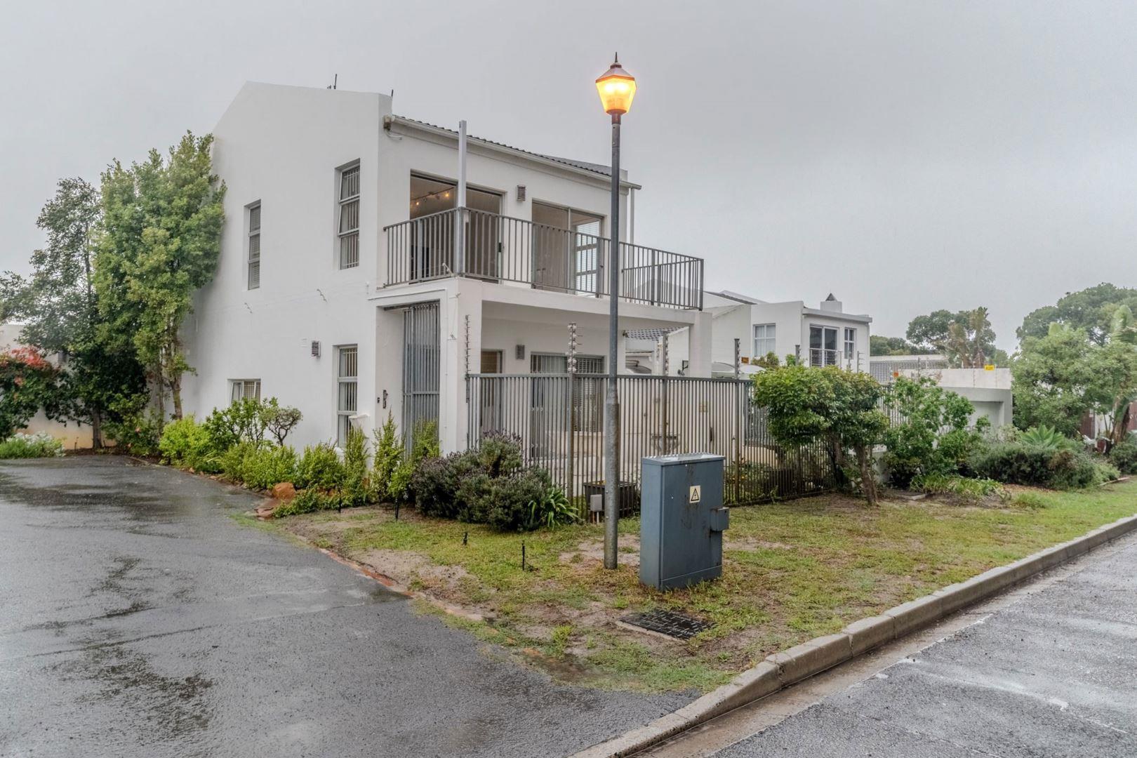 3 Bedroom House for sale in Marina Da Gama 42d Eastlake Drive P24