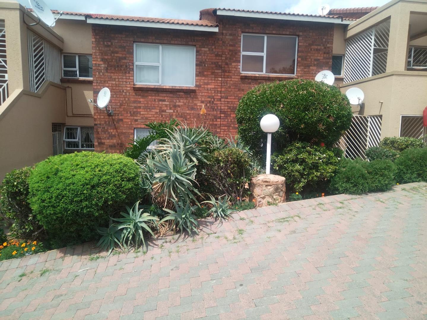 2 Bedroom Apartment / flat for sale in Winchester Hills P24114659758