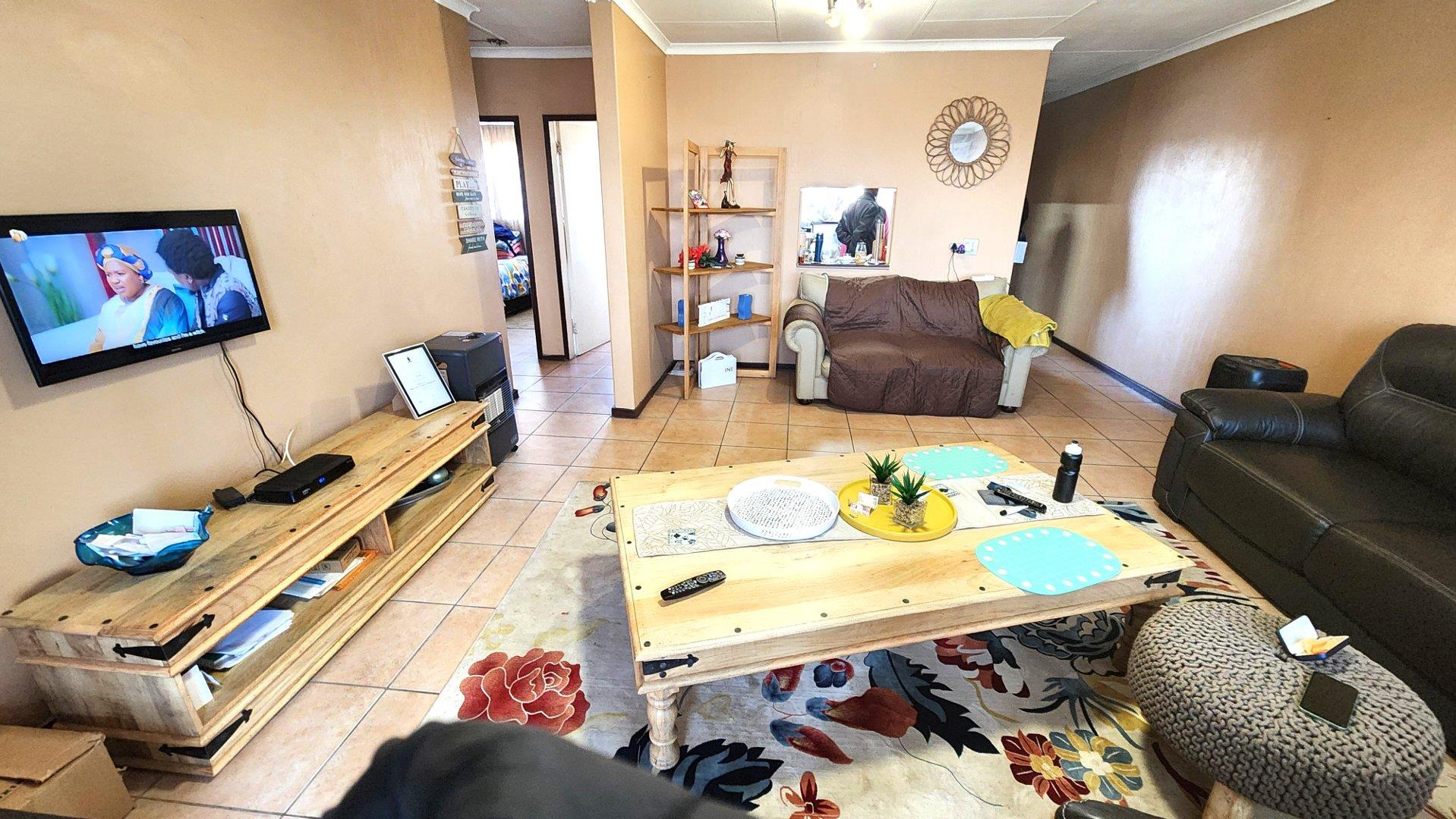 2 Bedroom Apartment / flat for sale in Primrose P24114660013