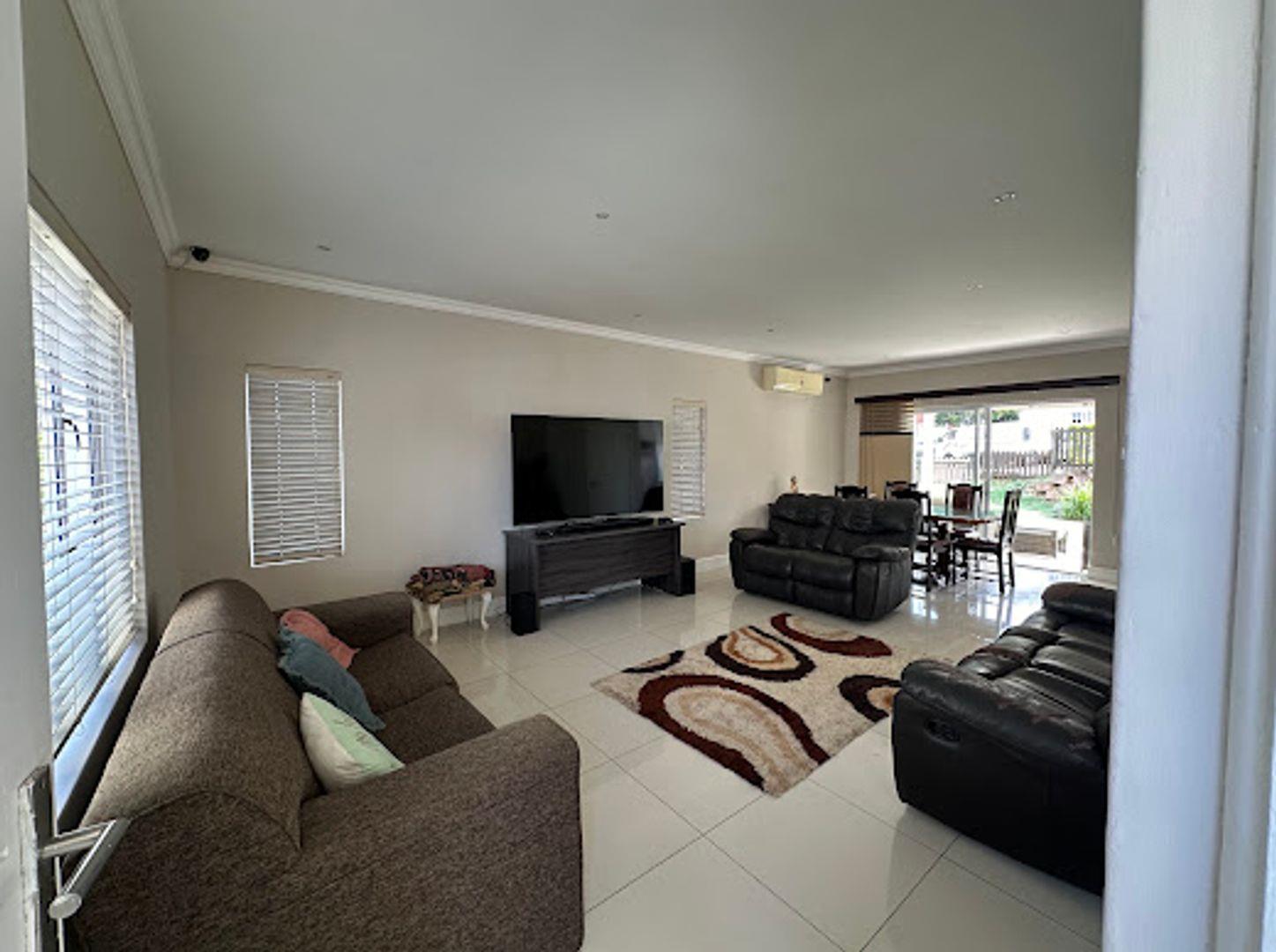 3 Bedroom House for sale in Edgemount Estate P24114660061