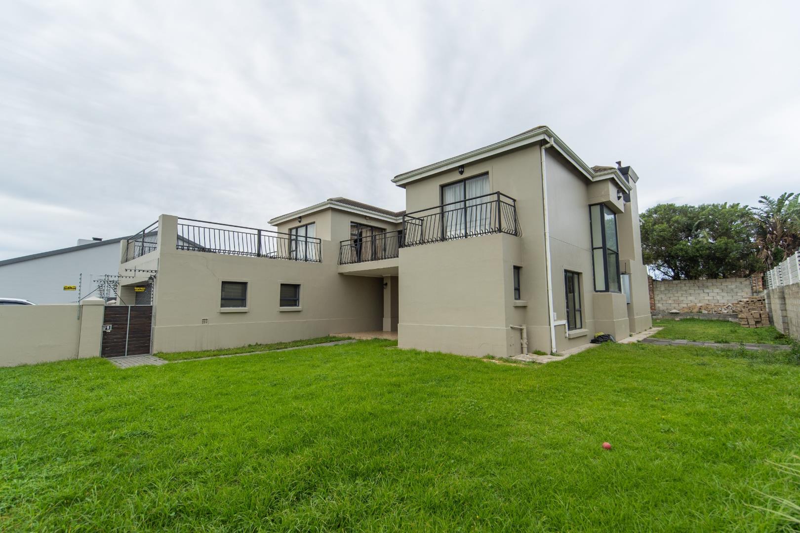 5 Bedroom House for sale in Lovemore Park 4 Pear Street P24114661221