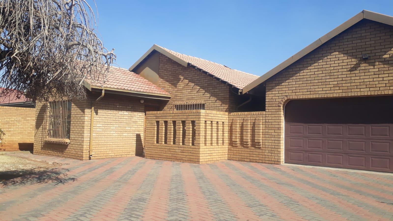3 Bedroom House for sale in Spruit View P24114661795