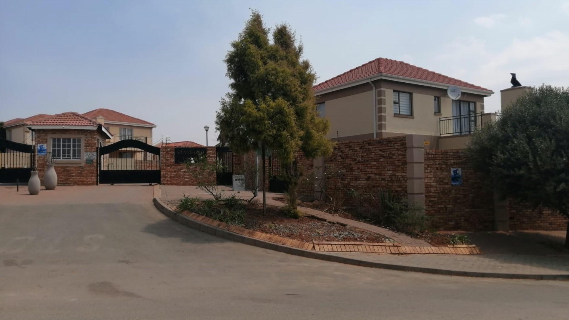 2 Bedroom House for sale in Zandspruit P24114662186