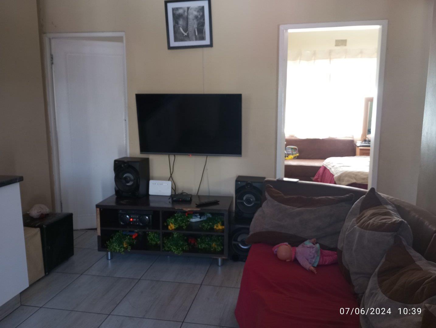 2 Bedroom Apartment / flat to rent in Bonaero Park P24110989519