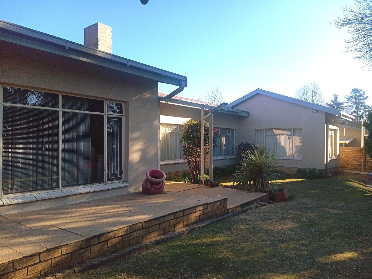 6 Bedroom House for sale in Panorama P24114664000