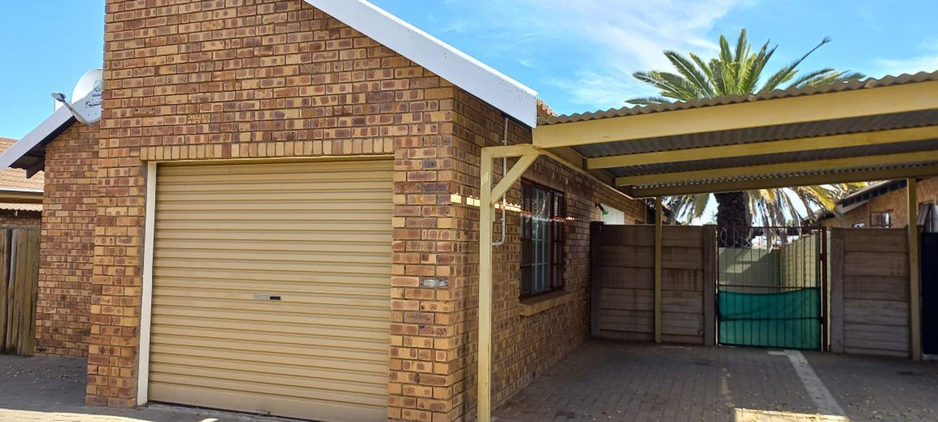 2 Bedroom Townhouse to rent in Fleurdal P24107191190