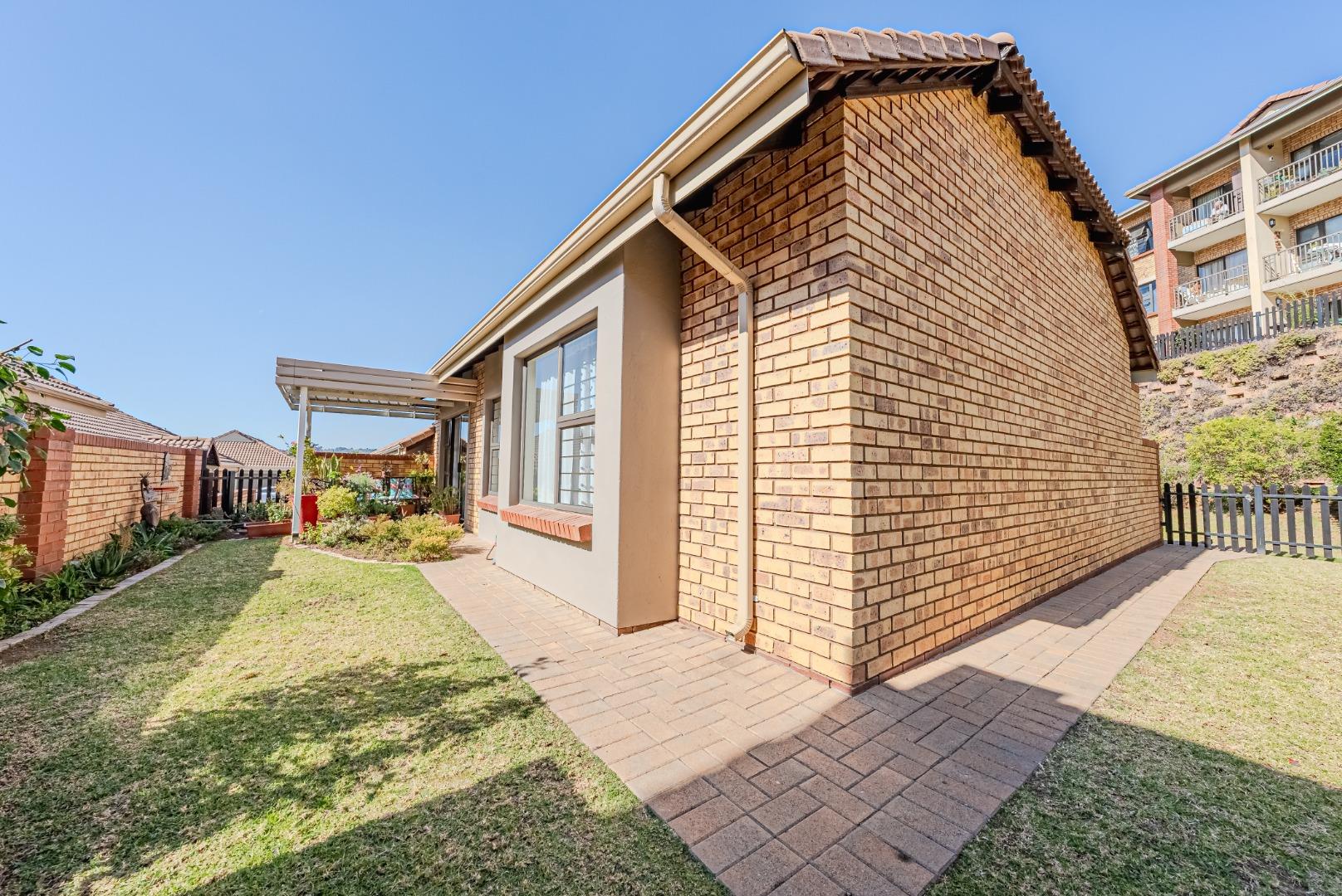 2 Bedroom Townhouse for sale in Olivedale 127 Olivedale Retirement
