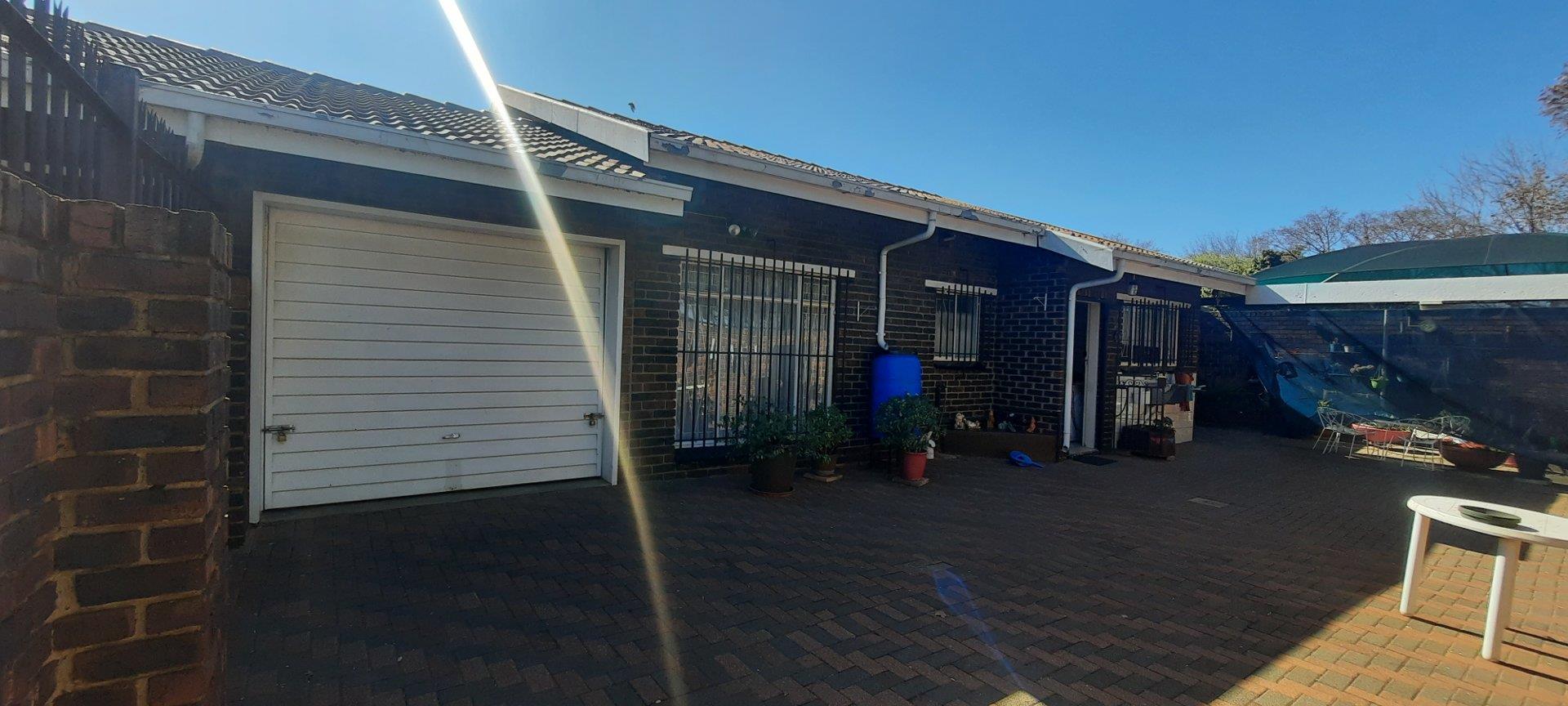 3 Bedroom Townhouse for sale in Duncanville P24114667855