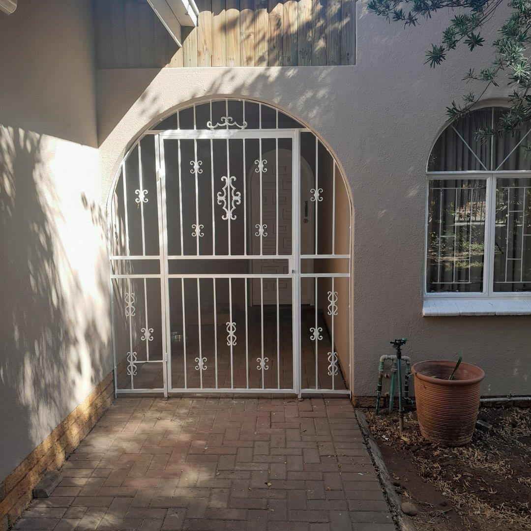 5 Bedroom House for sale in Elandsrand 4 Drakensberg Drive P24114668339