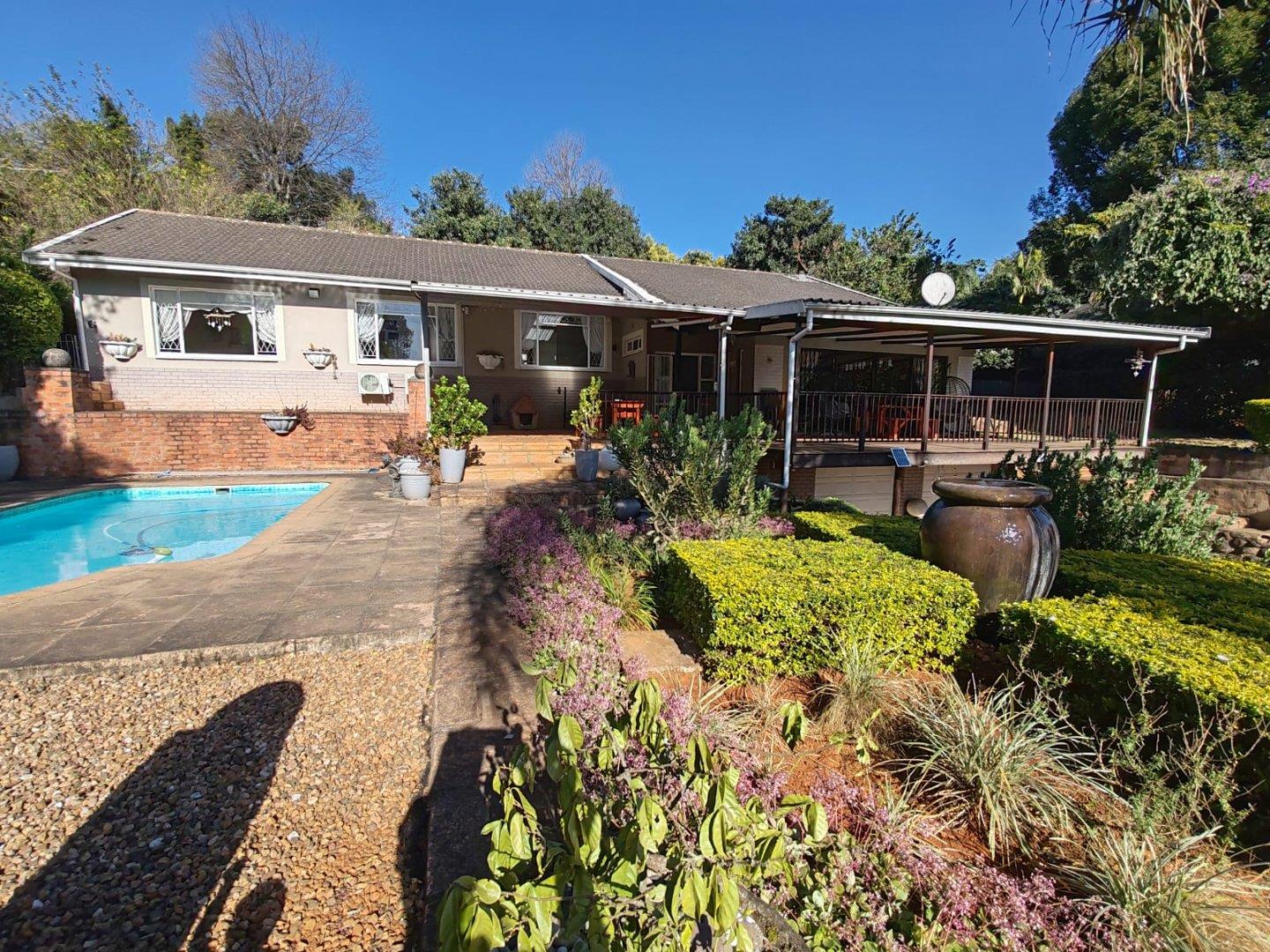 4 Bedroom House for sale in Athlone P24114669300