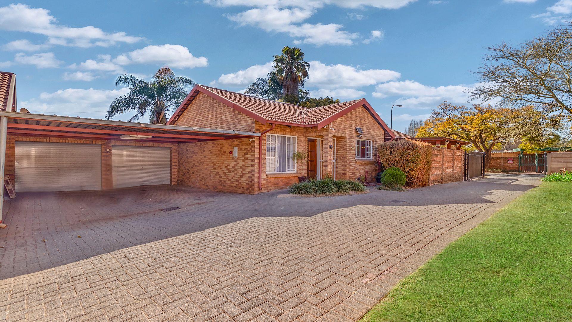 3 Bedroom House for sale in Pierre Van Ryneveld 1 Ss Pierre 2792, 151