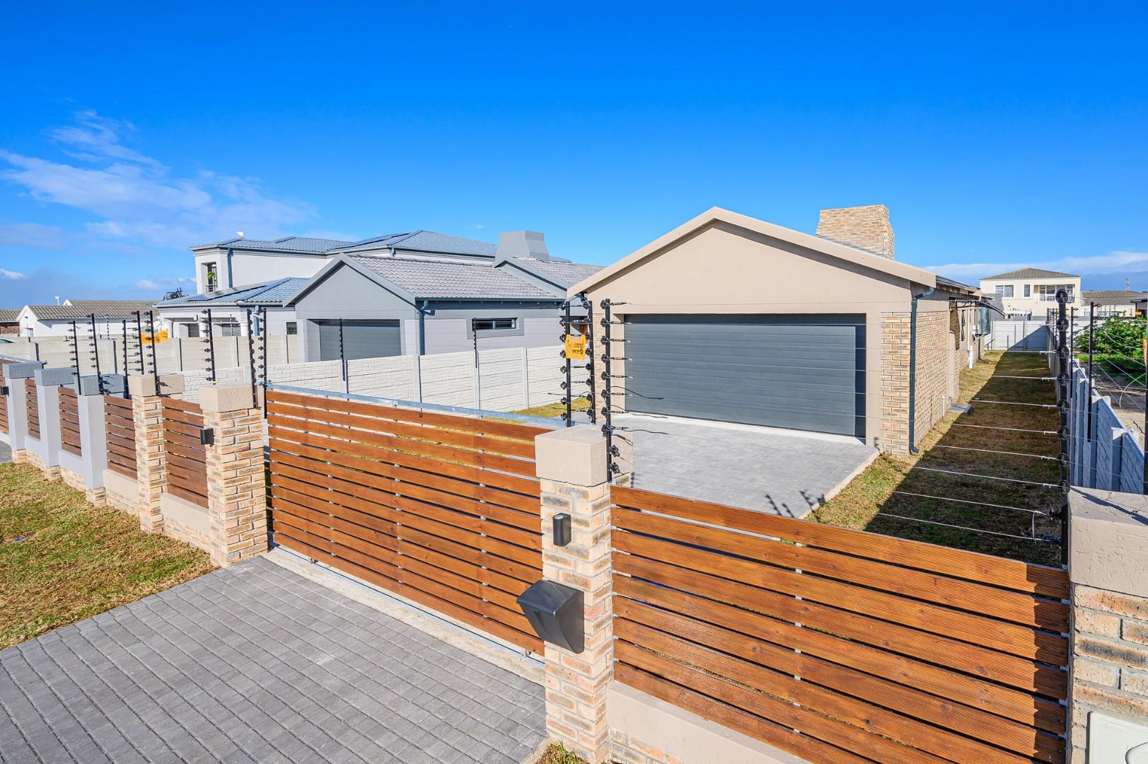 3 Bedroom House to rent in Fairview 34b Mohammed Desai Street P24