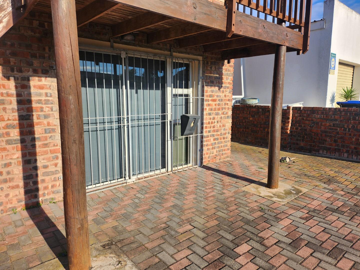 Apartments / flats to rent in Jeffreys Bay Jeffreys Bay Property